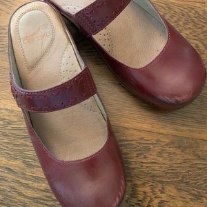 Red Dansko Solitaire full grain Sangria